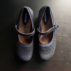 blue rialto shoes with strap